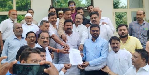 Ghungroo-Ghanta traders' strike continues, memorandum submitted to Union Minister and DM