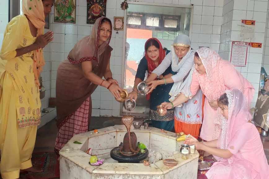 First Monday of Sawan month: Crowds gathered in temples, devotees performed Jalabhishek