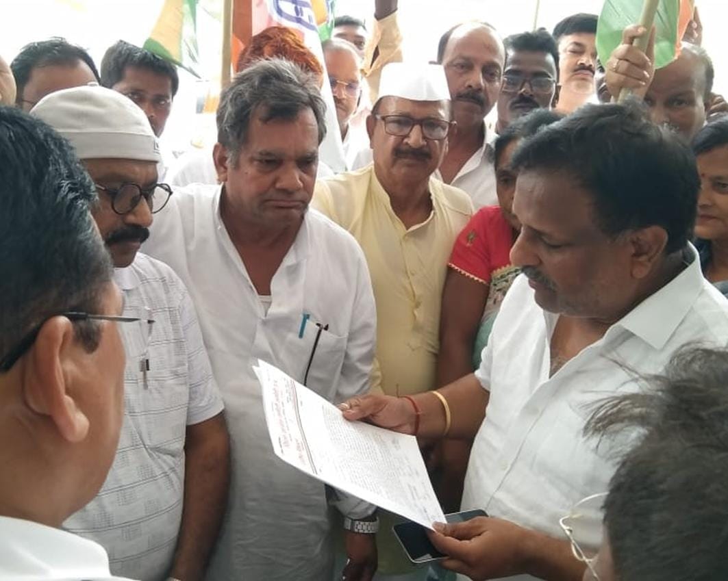 Workers angry over the case against the state Congress president staged a protest