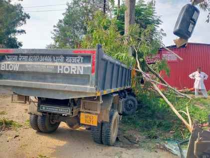 Volvo bus and tipper collide in Kuthyadi, four passengers injured