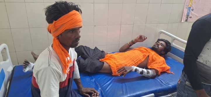 Six people including two Kanwariyas injured in road accidents