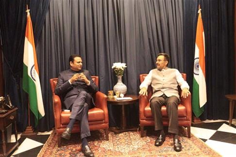 Speaker Harvindra Kalyan visited Maharashtra Vidhan Bhavan and watched the proceedings of both the houses.