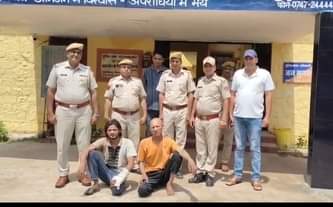 पुलिस की गिरफ्त में आरोपी