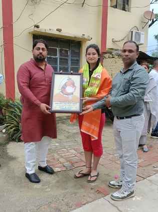 Aastha Poonia honored for becoming a female fighter pilot