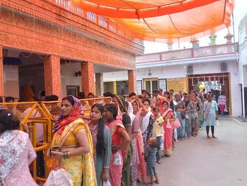 The first Monday was Shiva-filled with the chanting of Bol Bam-Bam Bhole, Jalabhishek