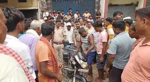 Muzaffarpur Bihar news :in road accident cattle doctor die uncontrol truck driver flee away