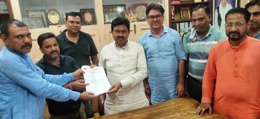 An appeal was made to the former Minister of State for Home Affairs to stop the auction of railway shops