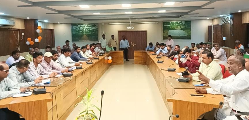 People of 10 villages are troubled due to 1.5 km gap in the dam