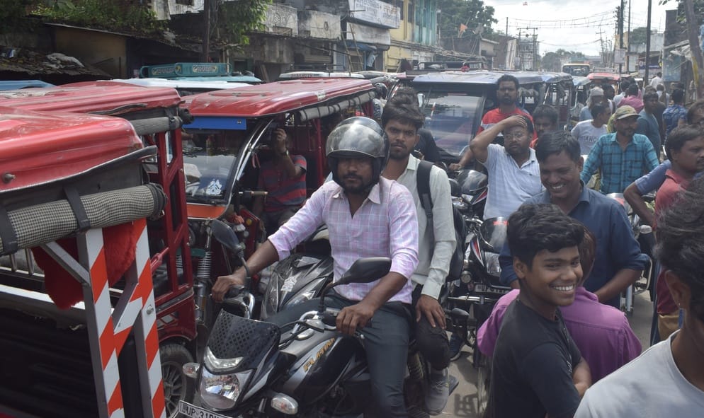 1044 challans issued in 90 days, still no curb on haphazard e-rickshaw operation