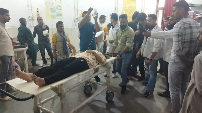 Chenani, Bus Collide with Truck, Four Injured