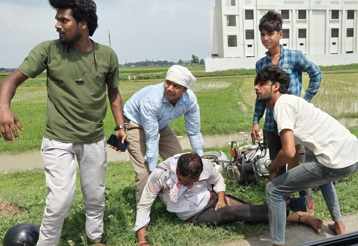 Four injured in collision between two bikes