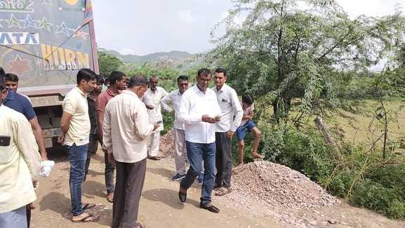 Anger erupted over the movement of overloaded dumpers, road was blocked