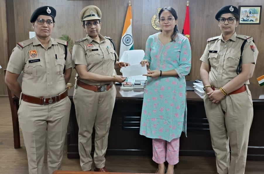 SP rewarded the policemen who did excellent work