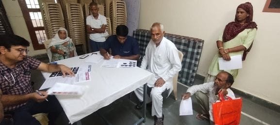 Yadav Sabha and Rahat Group are providing medical services