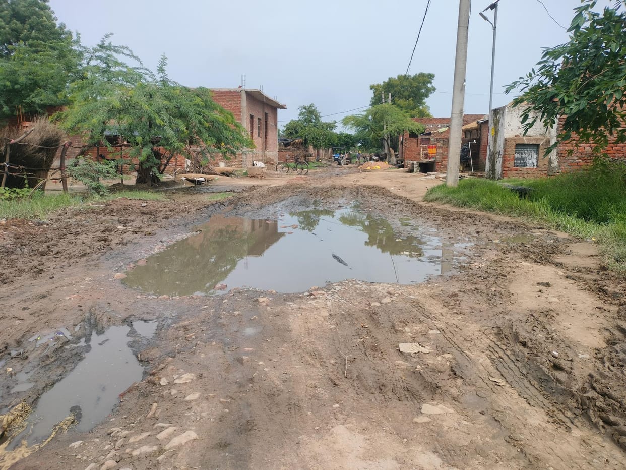 The road has not been repaired for 15 years, it becomes a swamp in the rain