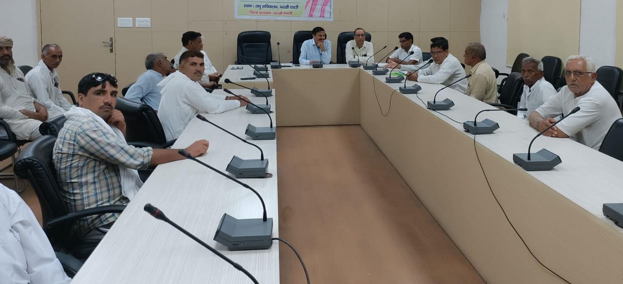 The discussions between farmer organizations and officials regarding crop compensation were fruitless.