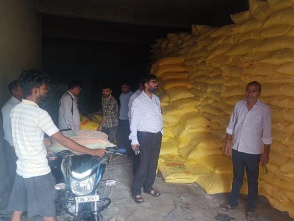 Fertilizer seller's license suspended, notice issued to four shopkeepers