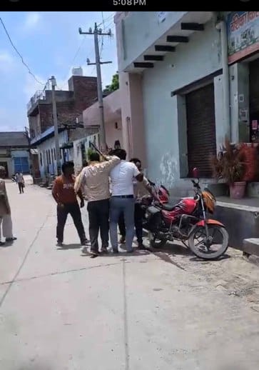 JE beaten up for cutting connection due to non-payment of dues, video goes viral