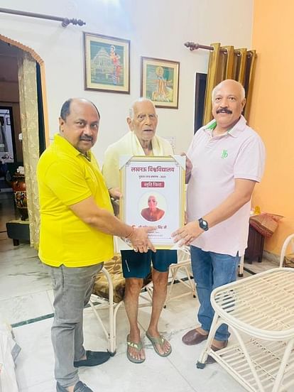 Lucknow News: लविवि के पुरातन छात्र सुरेंद्र विक्रम हुए सम्मानित LU alumnus Surendra Vikram honored