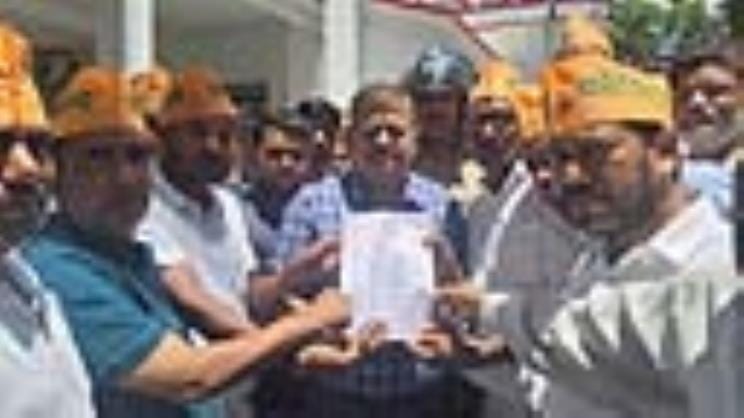 The ration dealers protested for increasing the dividend and submitted a memorandum