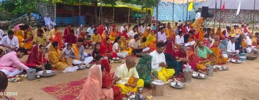 On the sixth day of the Maha Yagya, 51 Yajmans performed collective Jalabhishek
