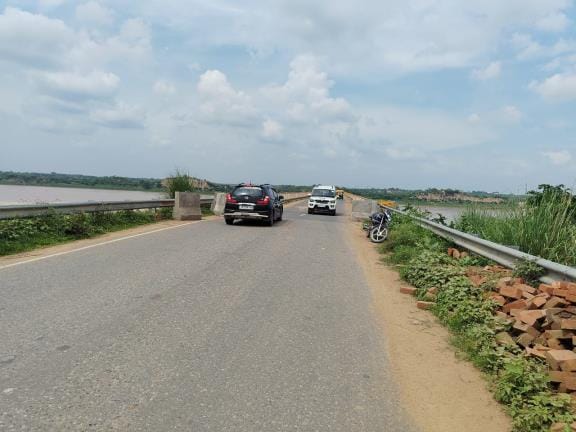 Traffic ran on the Yamuna river bridge throughout the day