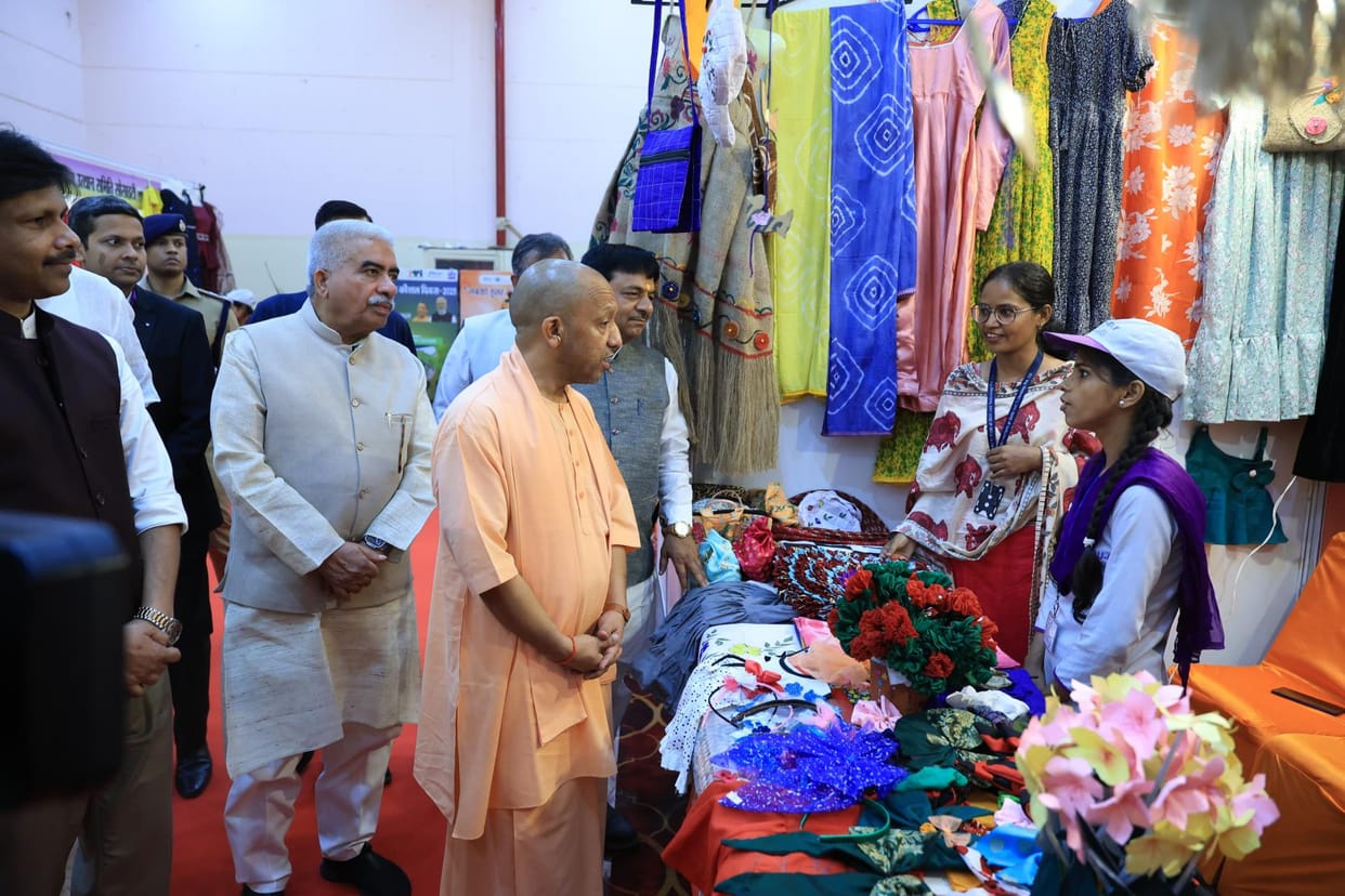 CM's eyes were fixed on gowns made of jute, he said- these innovations will set an example in the field of skill
