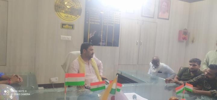 Chairman meeting for one and a half hours, members did not resign