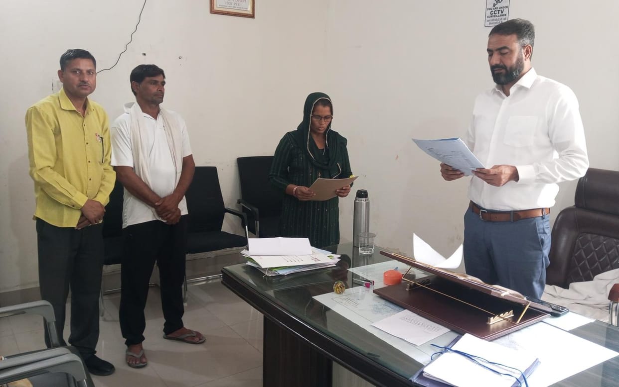 The SDM administered the oath to the sarpanches and panches.