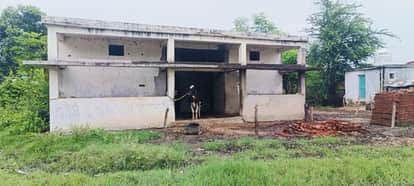 Half-finished community toilet built at the cost of lakhs became a tabela