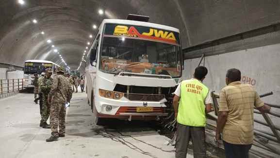 Ramban, Bus Accident, Kelamorh Tunnel, Three Injured