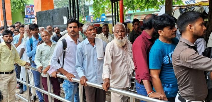 Long queues of patients in district hospital due to viral fever