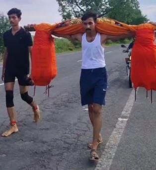 51 litre Kaanvad offered to declare cow as Rashtra Mata