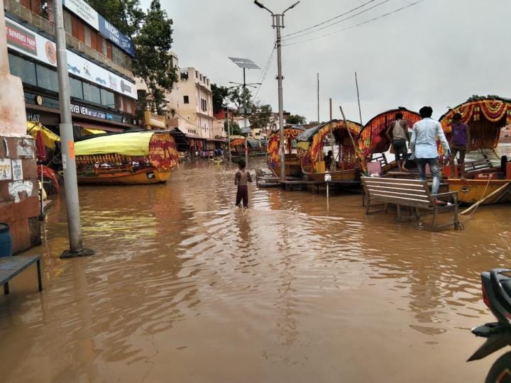 Mandakini river is two meters above the danger mark, traffic in 10 villages has come to a halt due to the flood in Bardha