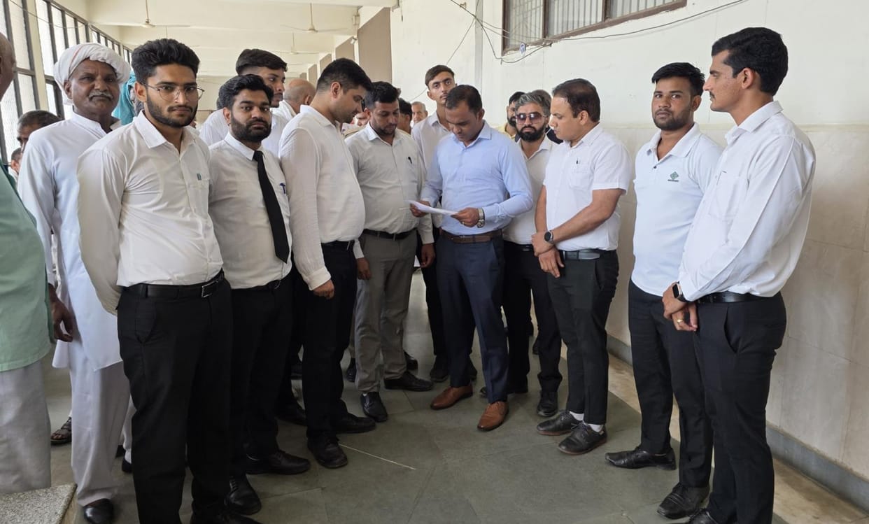 Demand for the transfer of Commissioner Munish Sharma, lawyers submitted a memorandum to the Chief Secretary.