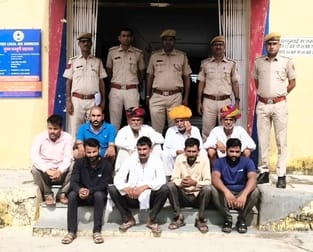 पुलिस गिरफ्त में झड़प के आरोपी