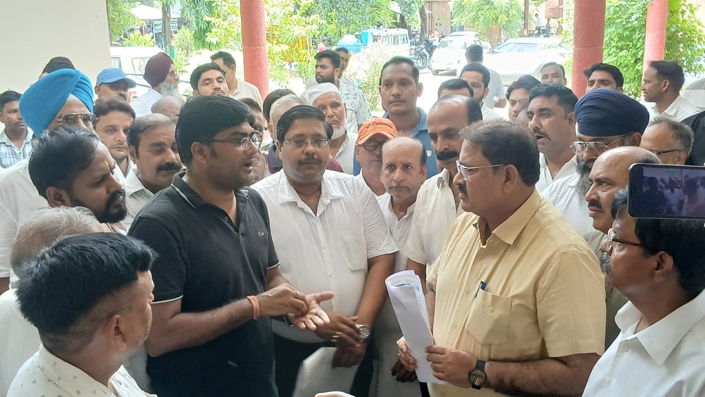 Traders submitted a memorandum regarding electricity problems
