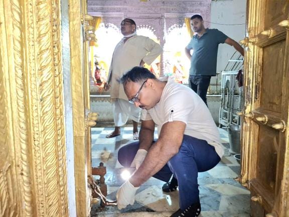 Ashtadhatu idols of Ram-Laxman and Laddu Gopal stolen from the royal family temple