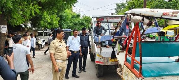 403 e-rickshaws running without QR were seized in four days