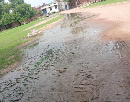 20 pits on a one km road made of 80 lakhs