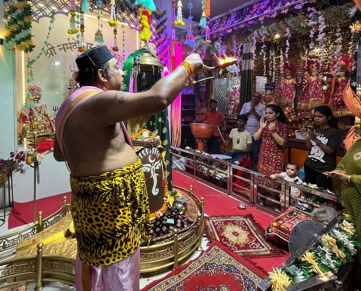 A unique glimpse of Shiva's devotion in the evening aarti of Sawan