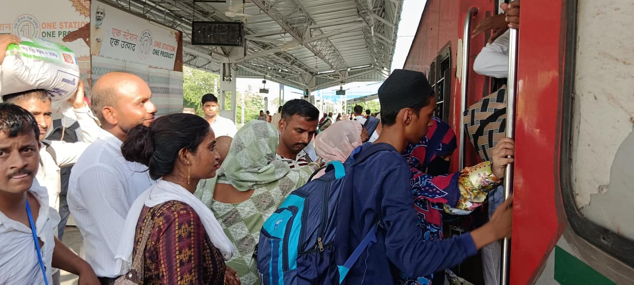 The condition of the reserved coach is like that of a general compartment