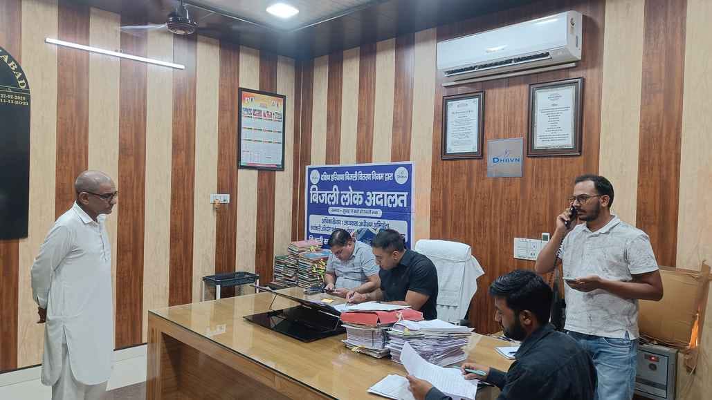 SE did not reach the electricity Lok Adalat, XENs of both circles heard the complaints