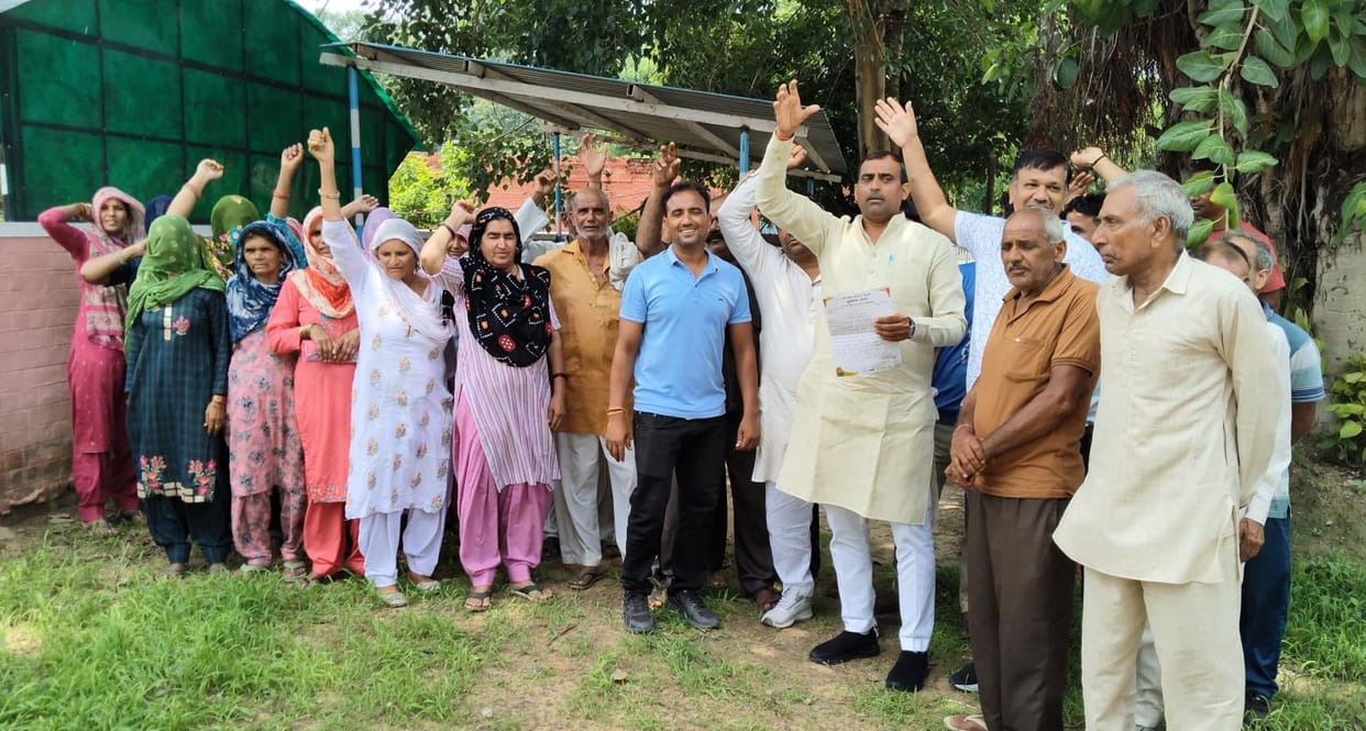 Women's anger erupted over sewer crisis, department assured solution in a month