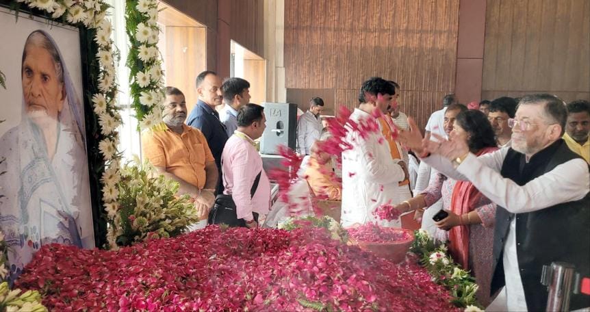 Leaders from across the country arrived to pay tribute