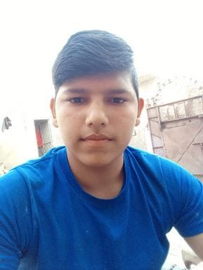 A young man who came to do an internship in a company fell from the fourth floor while taking a selfie and died