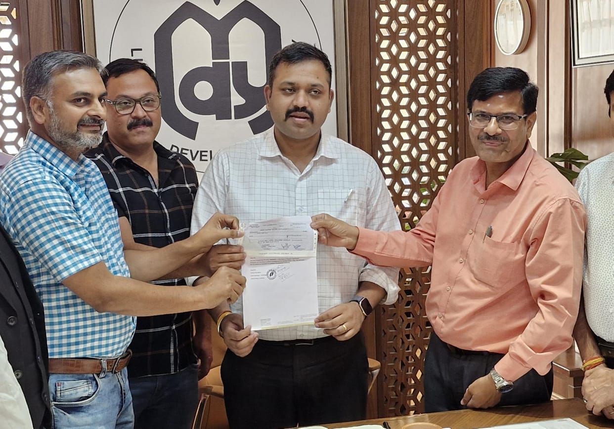 Sargam Apartment of Jankipuram Scheme handed over to RWA