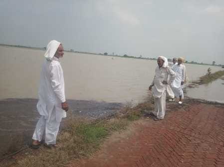 Demand to drain out water filled in fields and give compensation