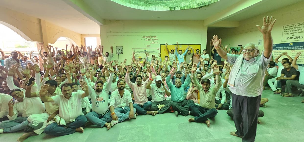 mainpuri news kishni traders protest