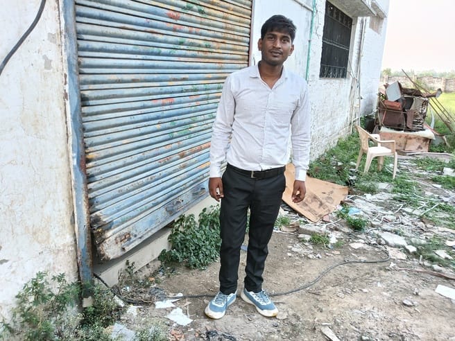 Theft in warehouse, thieves also took away DVR of CCTV camera